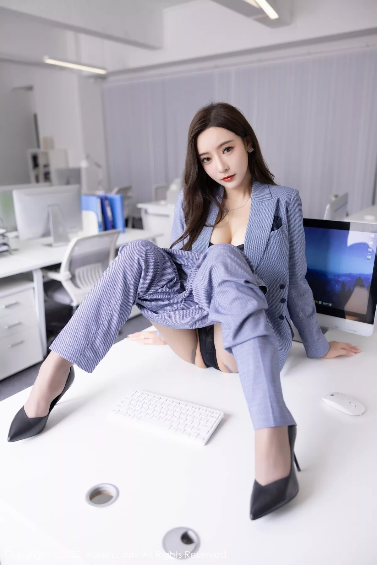 秀人集.com_[XiuRen秀人网]No.5629_女神王馨瑶yanni私房脱蓝灰职业装露性感黑色内衣丰满诱惑写真82P