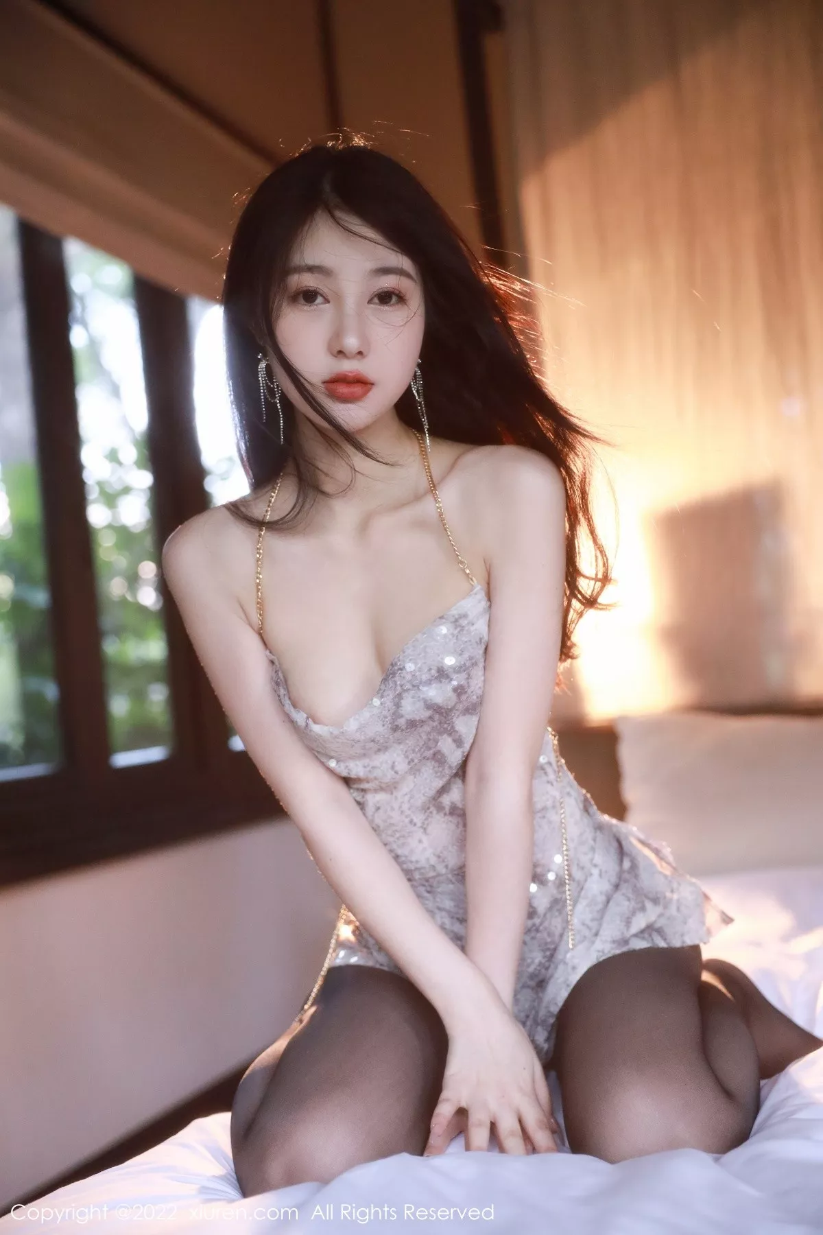 秀人集.com_[XiuRen秀人网]No.5632_模特谢晚晚性感浅色闪亮吊带裙配超薄黑丝秀完美身材诱惑写真91P