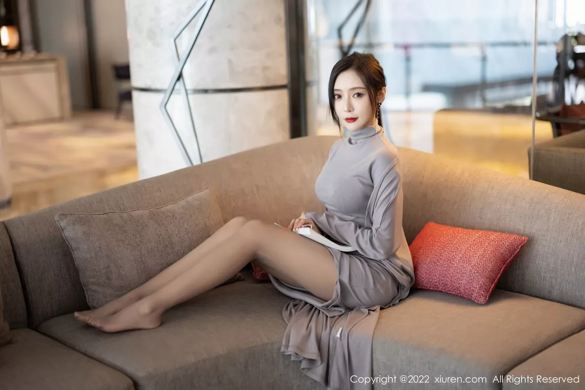 秀人集.com_[XiuRen秀人网]No.5745_女神王馨瑶yanni女学者的反转主题典雅灰色长裙性感迷人写真84P