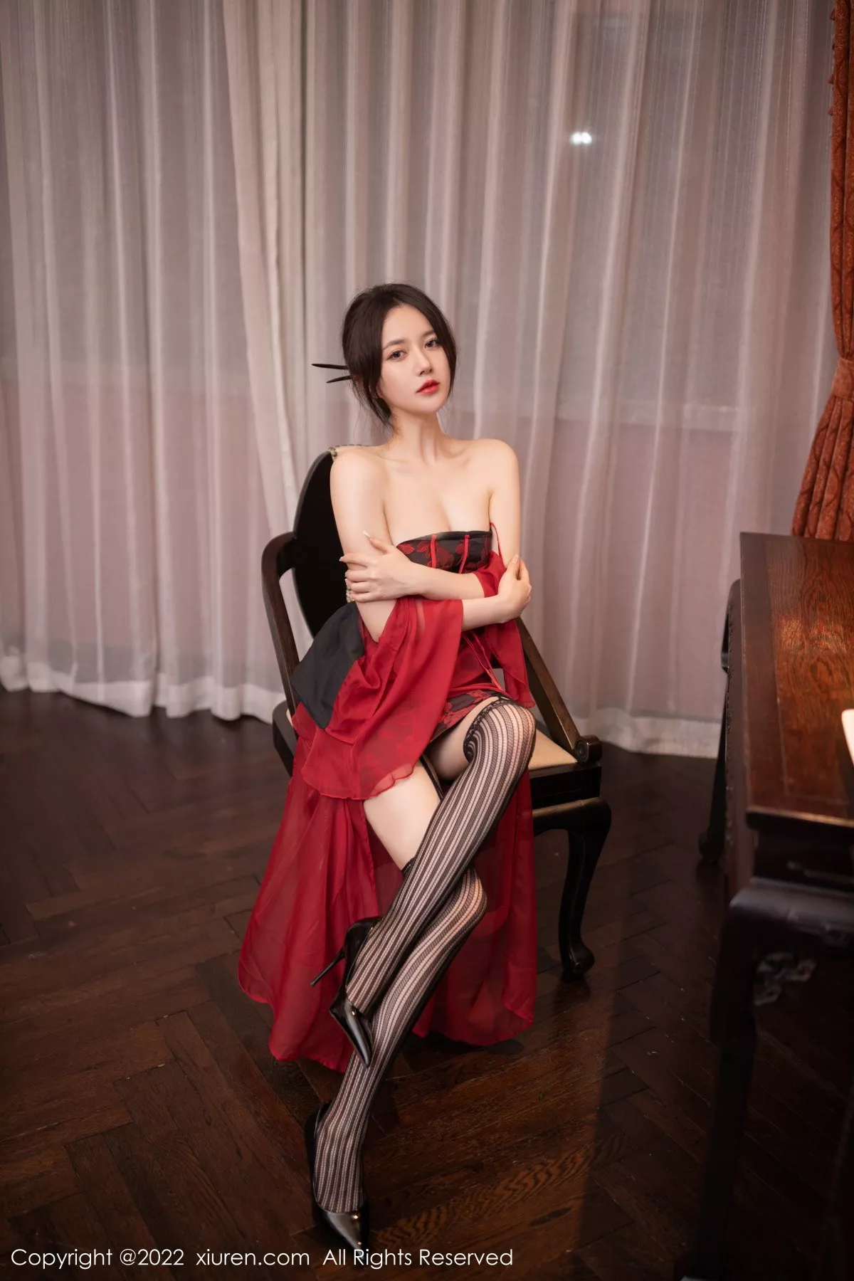 秀人集.com_[XiuRen秀人网]No.5747_模特鱼子酱Fish性感红色薄纱服配黑丝吊袜秀完美身材诱惑写真82P