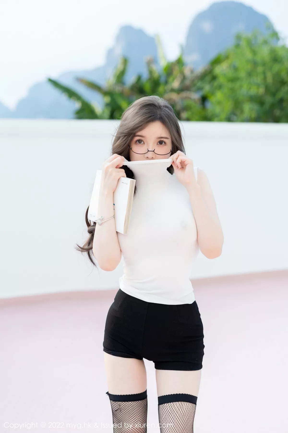 秀人集.com_[MyGirl美媛馆]Vol.643_模特糯美子桂林心愿旅拍性感白T配黑短裙秀丰满身材诱惑写真63P