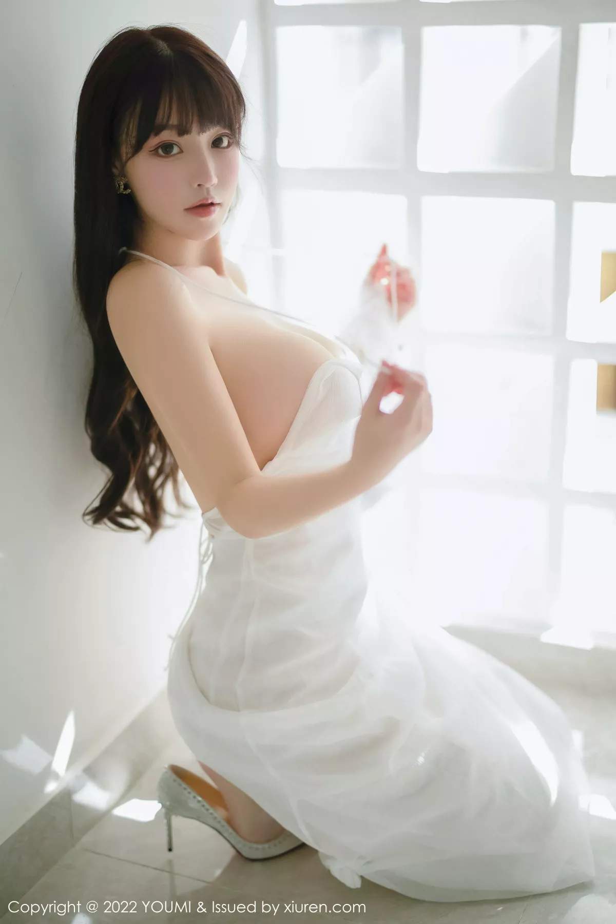 秀人集.com_[YouMi尤蜜荟]Vol.856_女神朱可儿Flora西双版纳旅拍白色连衣长裙配白丝吊袜诱惑写真88P