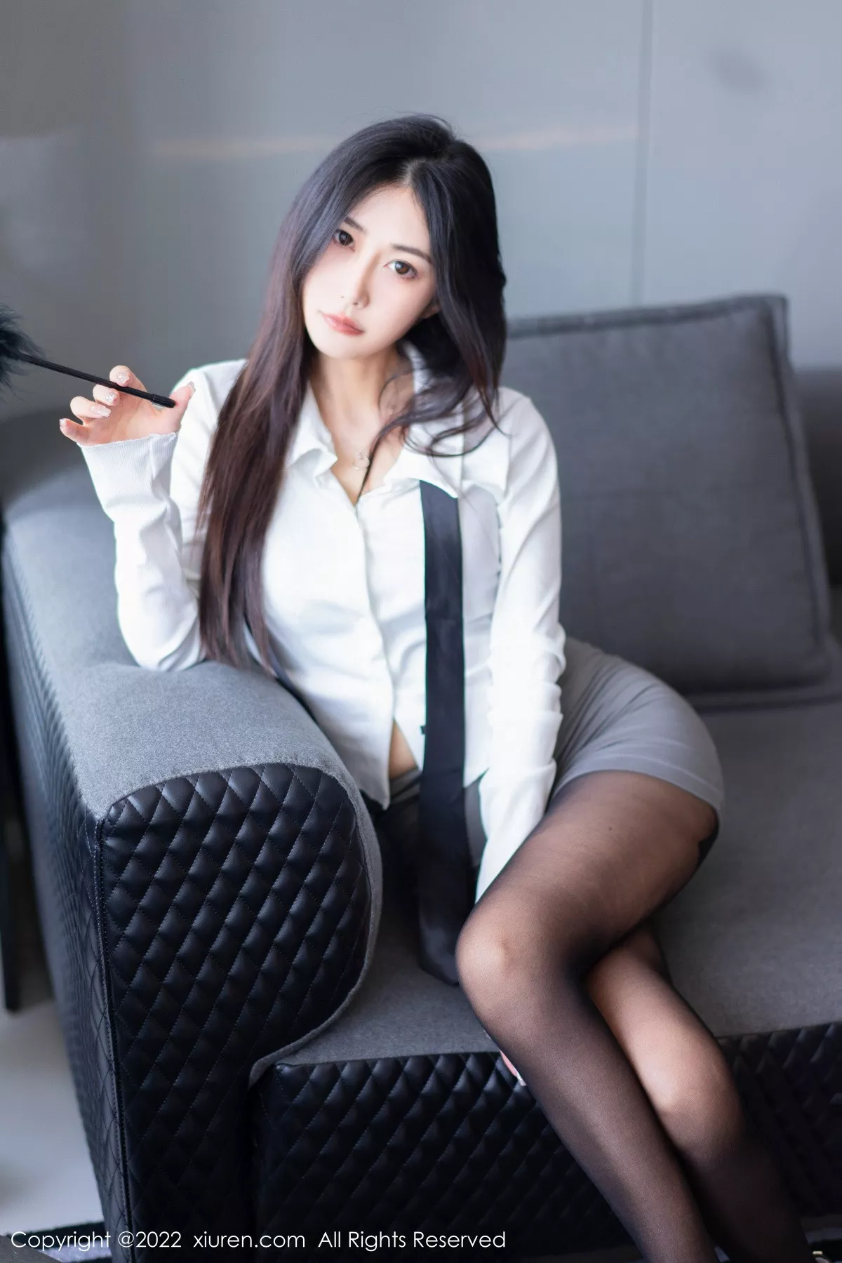 秀人集.com_[XiuRen秀人网]No.5795_模特laura阿姣性感白T配灰短裙露黑色内衣超薄黑丝极致魅惑写真67P