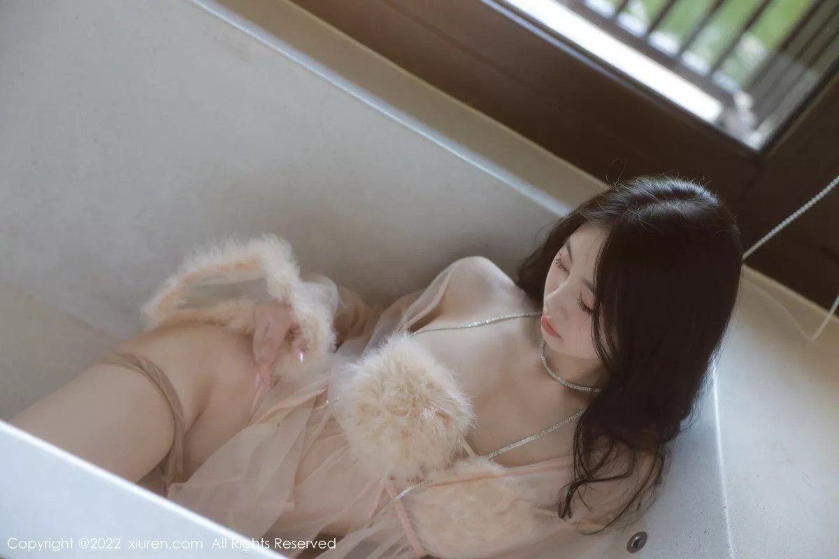 秀人集.com_[XiuRen秀人网]No.5796_模特谢晚晚浅色薄纱轻透情趣服配超薄肉丝秀惹火身材诱惑写真58P