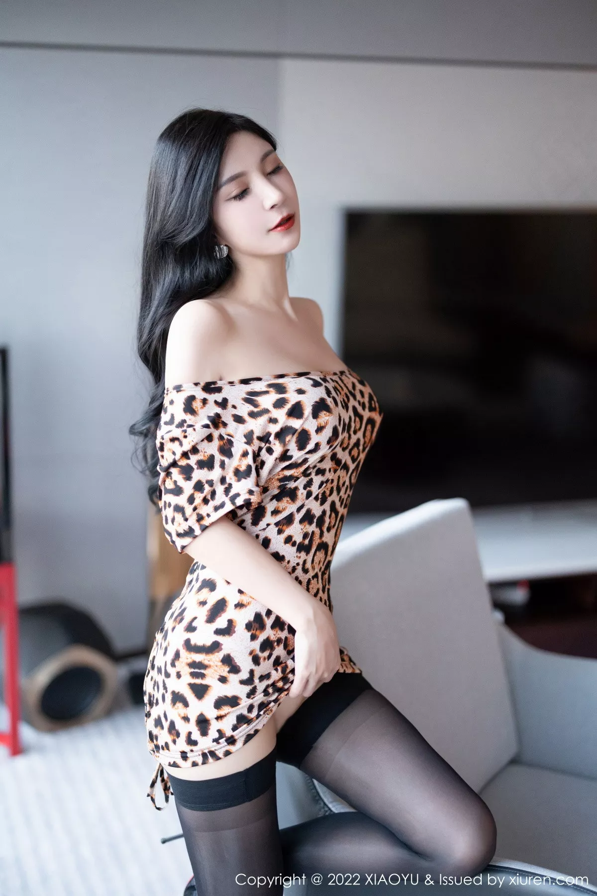 秀人集.com_[XiaoYu画语界]Vol.895_模特小蛮妖杭州旅拍脱豹纹连衣裙露性感豹纹内衣撩人诱惑写真77P