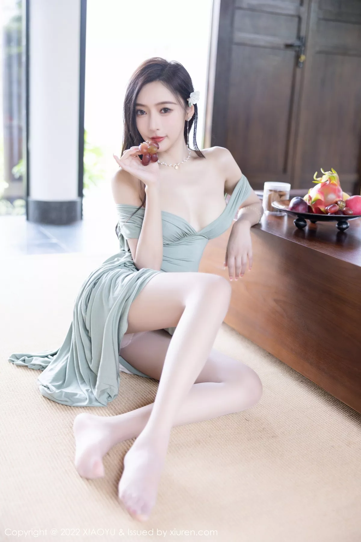 秀人集.com_[XiaoYu画语界]Vol.896_女神王馨瑶yanni杭州旅拍灰绿色连衣裙+白色比基尼迷人诱惑写真93P