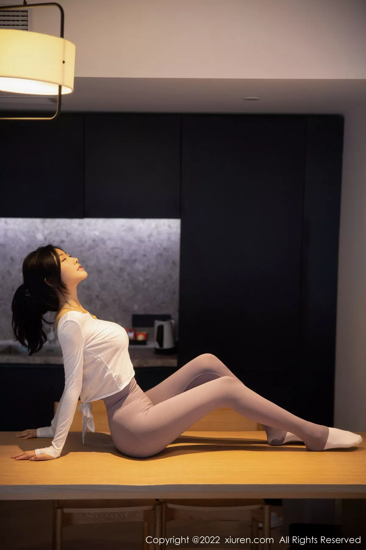 秀人集.com_[XiuRen秀人网]No.5799_新人模特苏苏阿白上衣配灰色瑜伽裤秀曼妙绝美姿态撩人诱惑写真93P