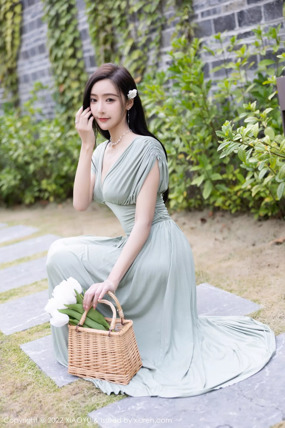 秀人集.com_[XiaoYu画语界]Vol.896_女神王馨瑶yanni杭州旅拍灰绿色连衣裙+白色比基尼迷人诱惑写真93P