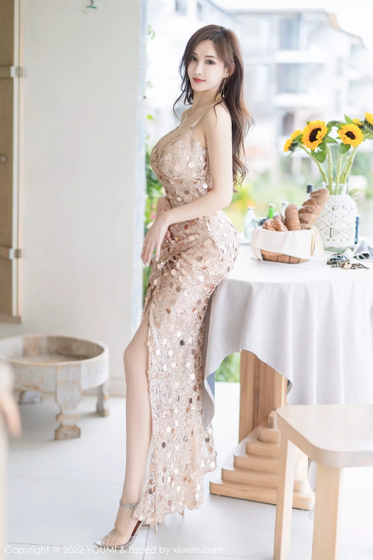 秀人集.com_[YouMi尤蜜荟]Vol.861_女神奶瓶土肥圆大理旅拍浅色闪亮吊带长裙秀完美身材诱惑写真78P