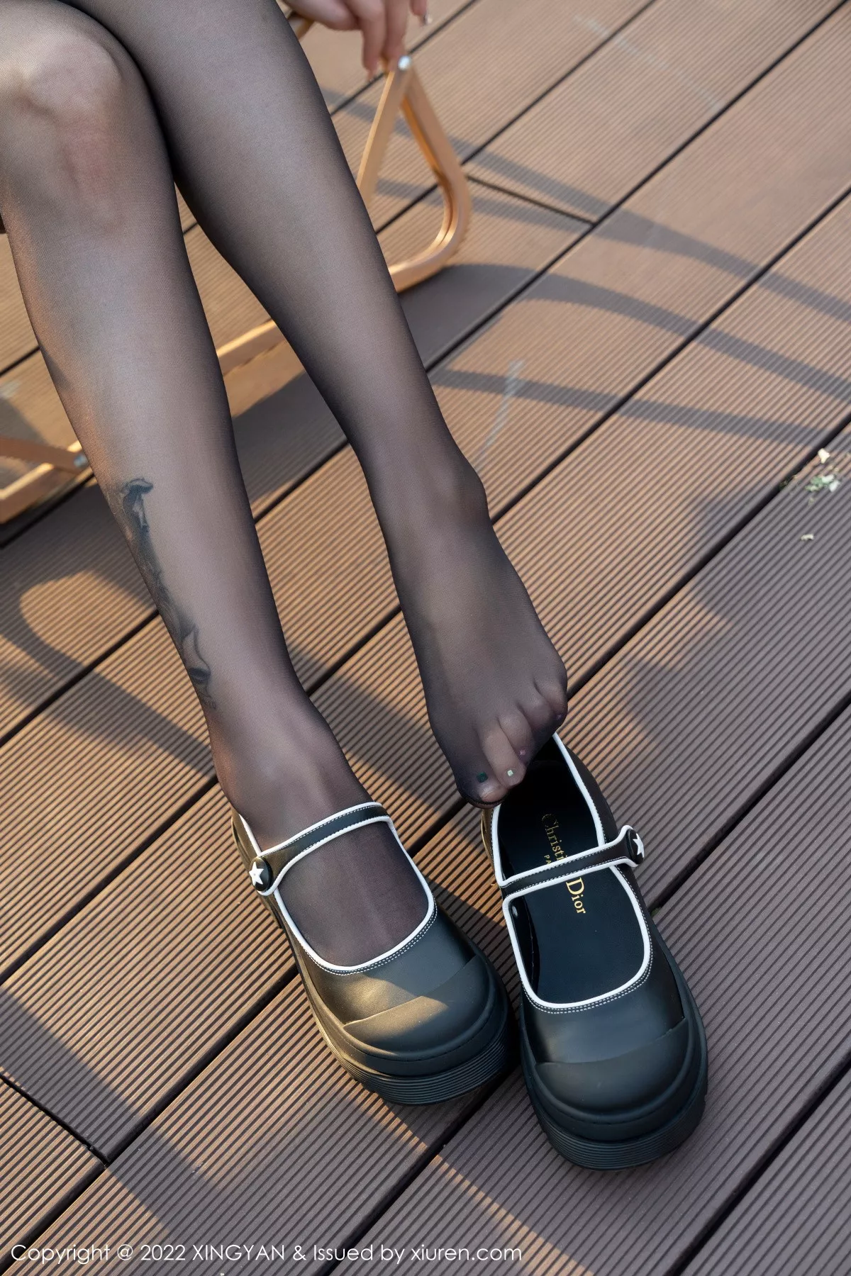 秀人集.com_[XINGYAN星颜社]VOL.153_女神王雨纯浅蓝色T恤配黑虽然背带裙露白色内衣超薄黑丝诱惑写真71P