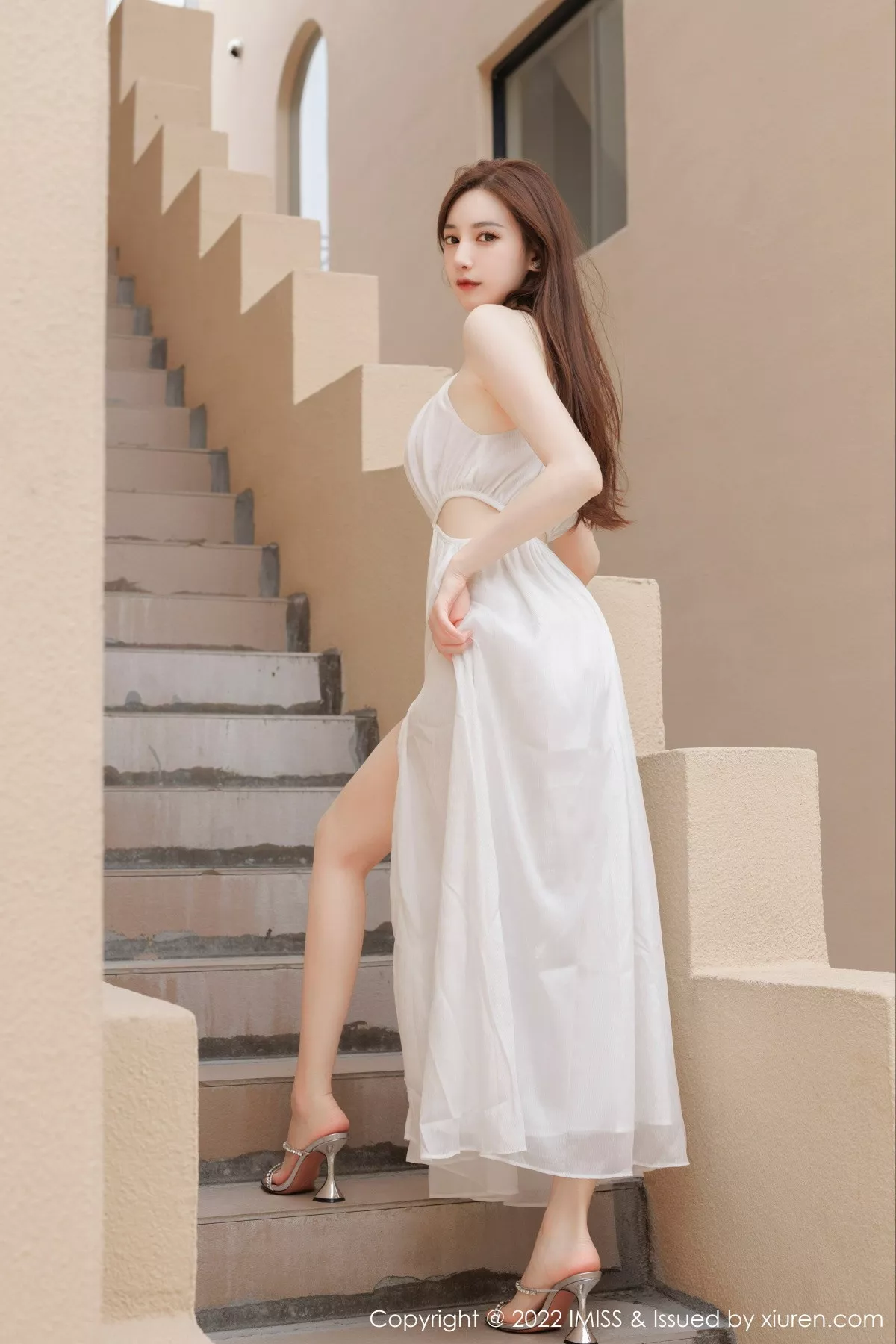 秀人集.com_[IMISS爱蜜社]Vol.706_气质女神Lynn刘奕宁户外场景性感白色长裙秀曼妙身材迷人写真41P