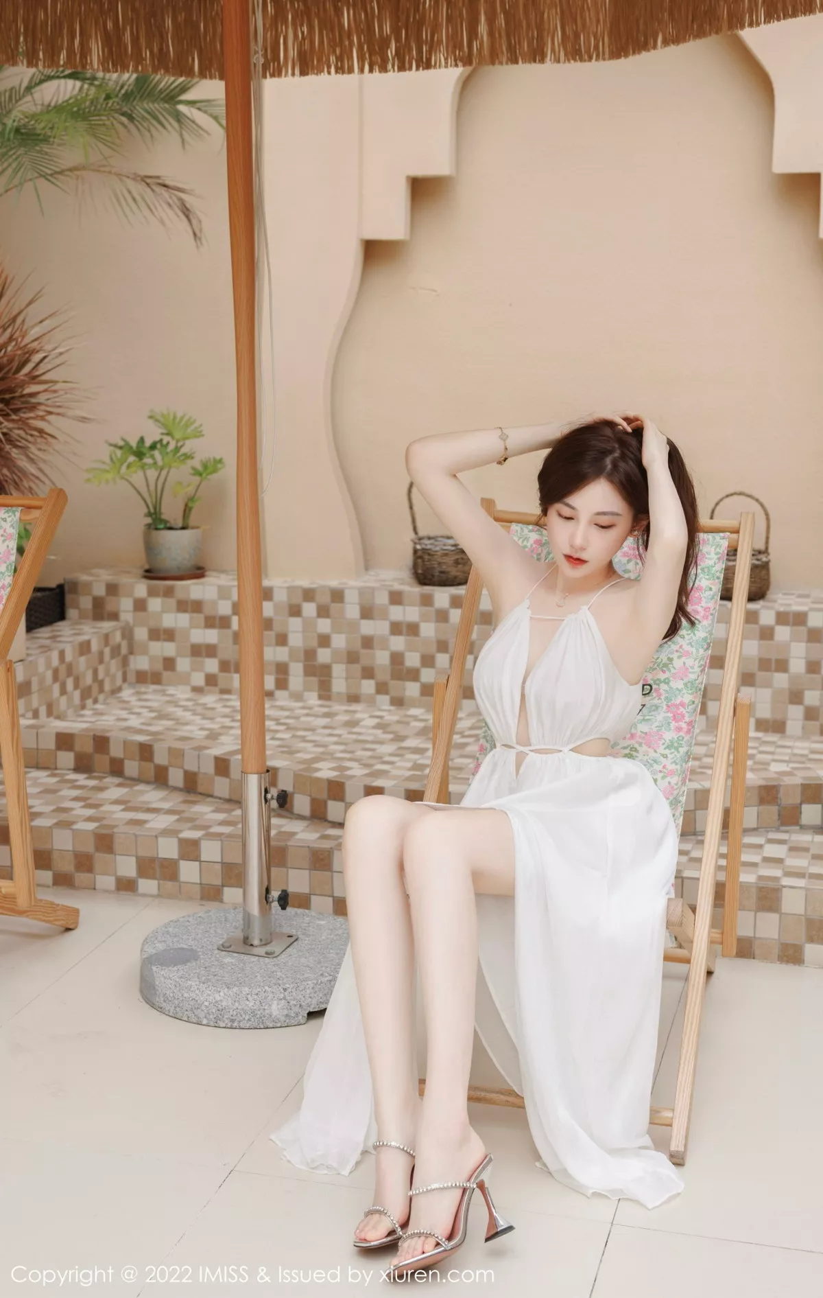 秀人集.com_[IMISS爱蜜社]Vol.706_气质女神Lynn刘奕宁户外场景性感白色长裙秀曼妙身材迷人写真41P