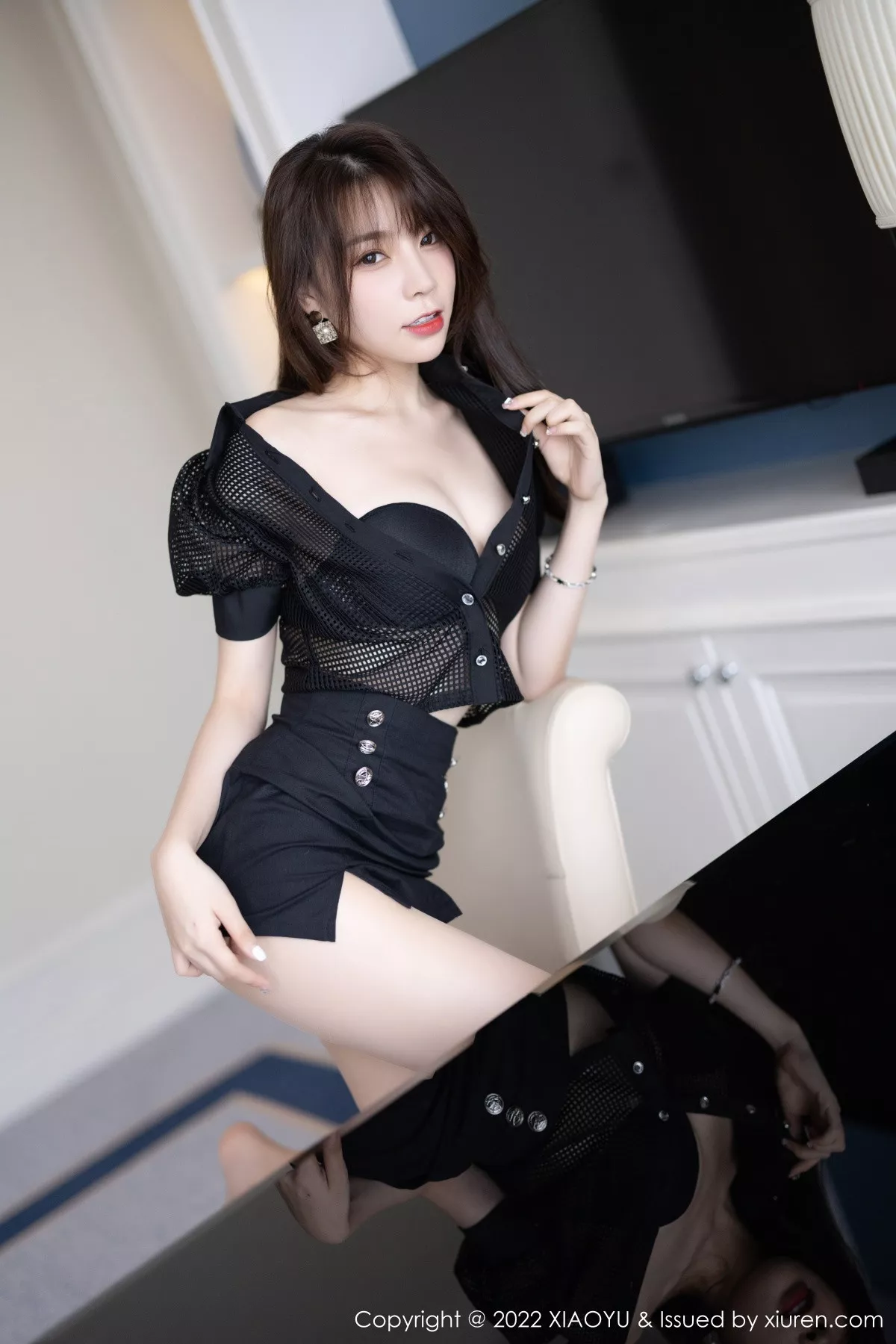 秀人集.com_[XiaoYu画语界]Vol.898_女神徐莉芝Booty黑色轻透上衣配黑短裙露性感黑色内衣诱惑写真85P