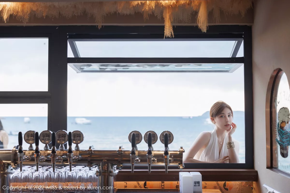 秀人集.com_[IMISS爱蜜社]Vol.706_气质女神Lynn刘奕宁户外场景性感白色长裙秀曼妙身材迷人写真41P