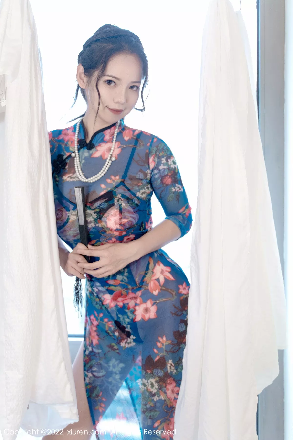 秀人集.com_[XiuRen秀人网]No.5819_模特大美妞儿私房半脱薄透旗袍露性感内衣配蕾丝肉袜诱惑写真63P