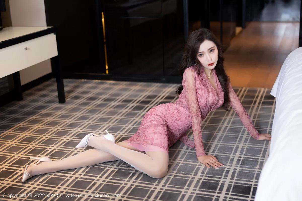 秀人集.com_[XiaoYu画语界]Vol.899_女神王馨瑶yanni脱浅红连衣短裙露白色内衣配超薄肉丝诱惑写真82P