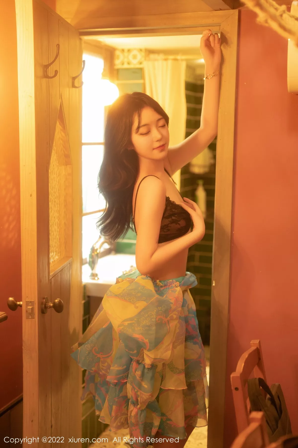 秀人集.com_[XiuRen秀人网]No.5749_模特露露luncy酒店场景蓝色花式长裙半脱露黑色蕾丝内衣诱惑写真58P