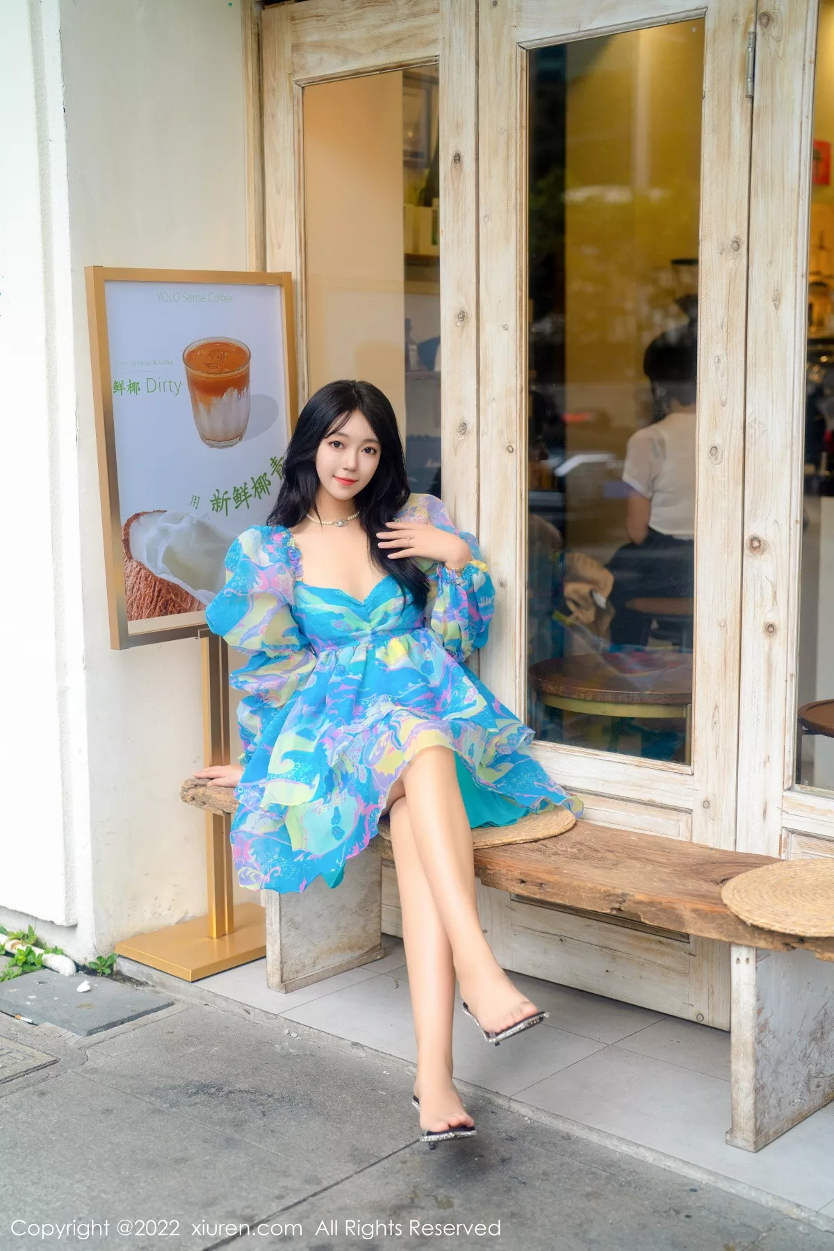 秀人集.com_[XiuRen秀人网]No.5749_模特露露luncy酒店场景蓝色花式长裙半脱露黑色蕾丝内衣诱惑写真58P