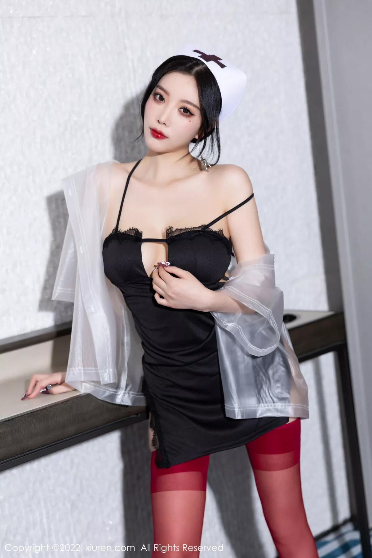 秀人集.com_[XiuRen秀人网]No.5751_女神杨晨晨Yome万圣节主题黑色吊带上衣配红丝袜完美诱惑写真90P