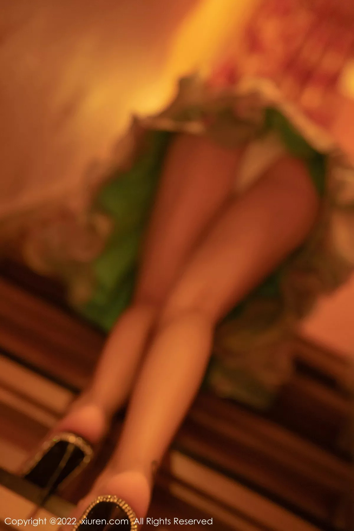 秀人集.com_[XiuRen秀人网]No.5749_模特露露luncy酒店场景蓝色花式长裙半脱露黑色蕾丝内衣诱惑写真58P