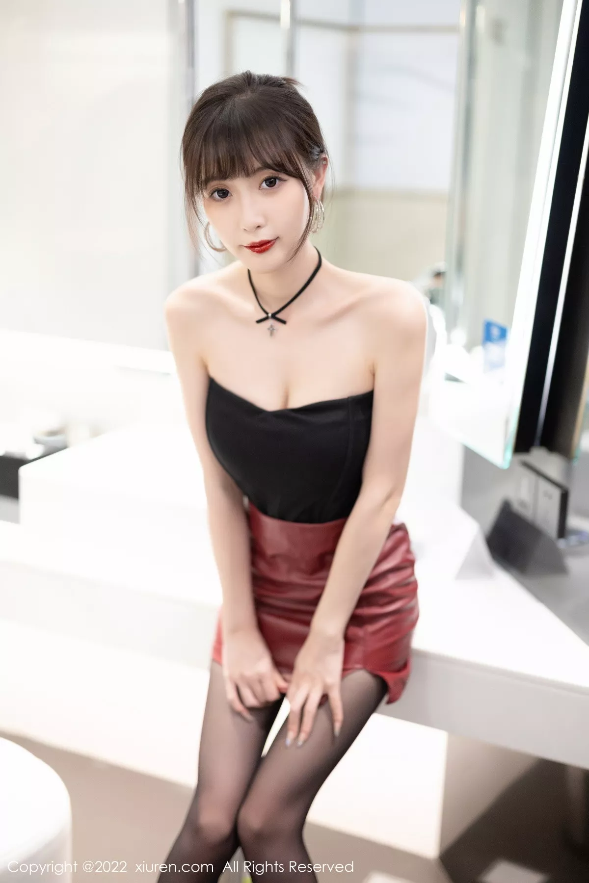 秀人集.com_[XiuRen秀人网]No.5831_模特林星阑黑色露肩上衣配红色皮质短裙秀超薄无内黑丝诱惑写真88P