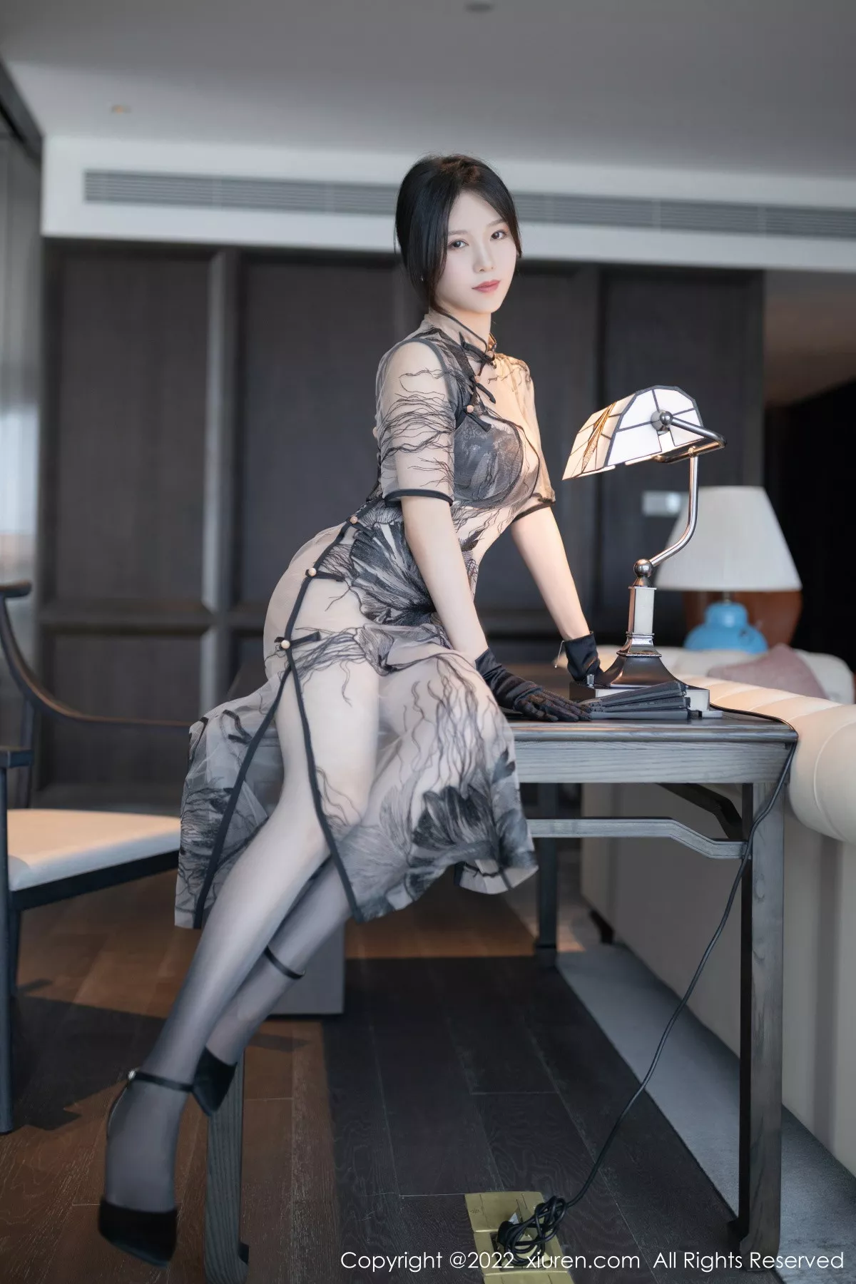 秀人集.com_[XiuRen秀人网]No.5830_模特利世性感轻透薄纱旗袍露黑色蕾丝内衣秀惹火身材诱惑写真84P