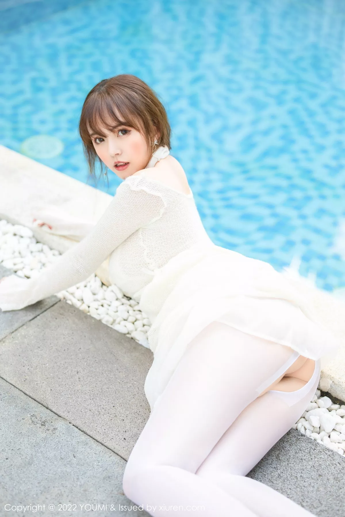 秀人集.com_[YouMi尤蜜荟]Vol.862_模特张思允Nice泳池场景白色连衣裙配开档白丝袜极致魅惑写真68P