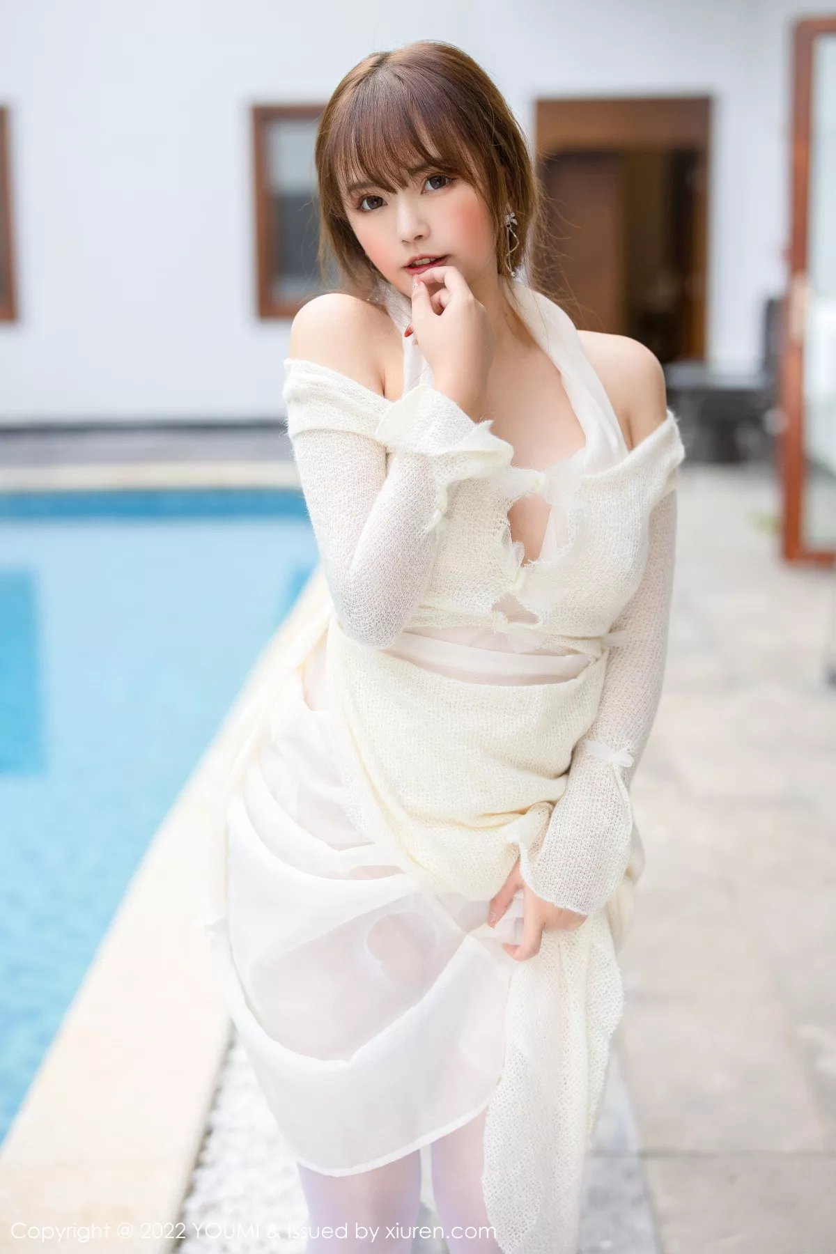 秀人集.com_[YouMi尤蜜荟]Vol.862_模特张思允Nice泳池场景白色连衣裙配开档白丝袜极致魅惑写真68P
