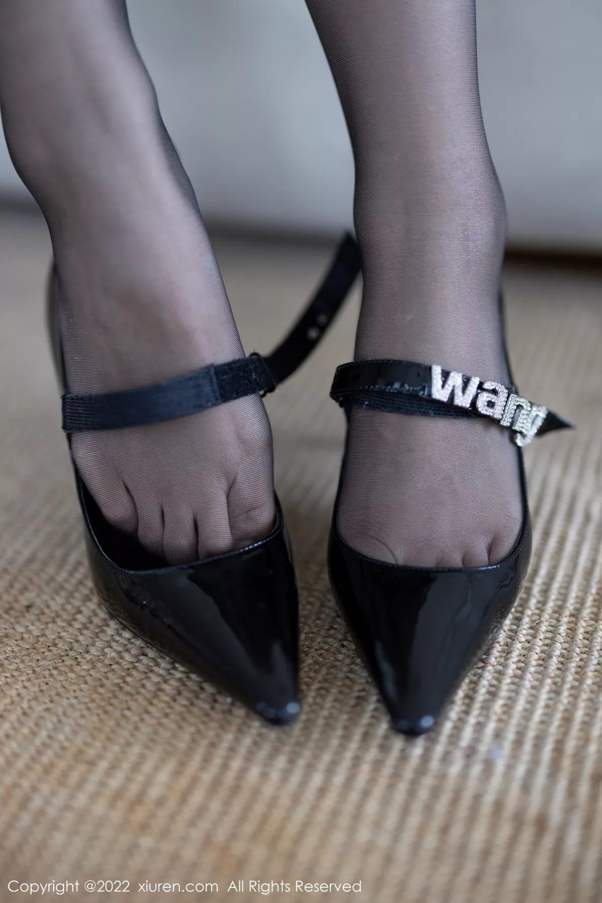 秀人集.com_[XiuRen秀人网]No.5837_模特可乐Vicky性感黑色侧开长裙配超薄黑丝秀曼妙身姿迷人写真85P