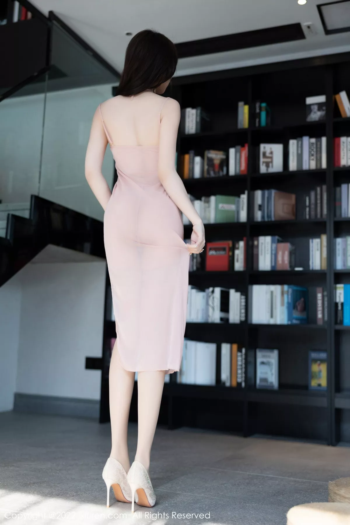 秀人集.com_[XiuRen秀人网]No.5839_女神徐莉芝Booty性感粉灰色露肩连衣裙配超薄肉丝迷人诱惑写真86P