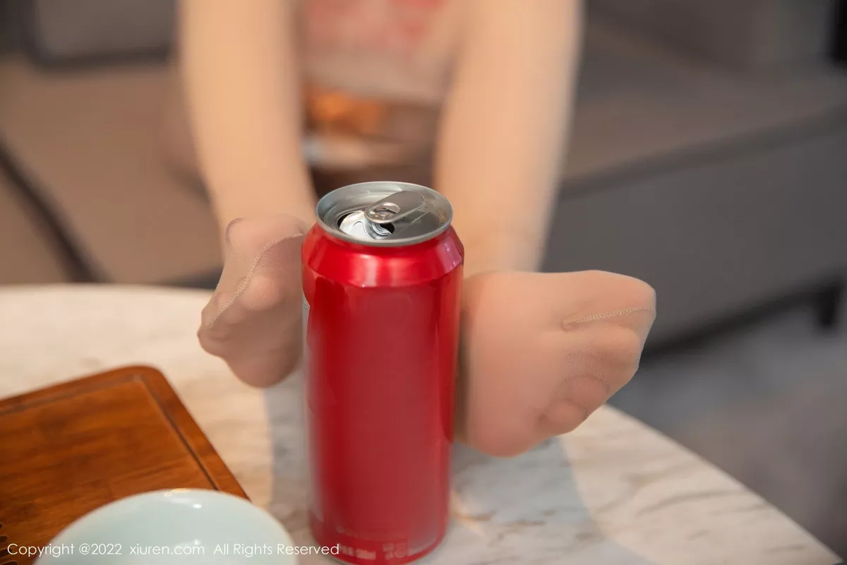 秀人集.com_[XiuRen秀人网]No.5836_模特是小逗逗醉酒主题白色轻透收身上衣配红短裙迷人诱惑写真80P