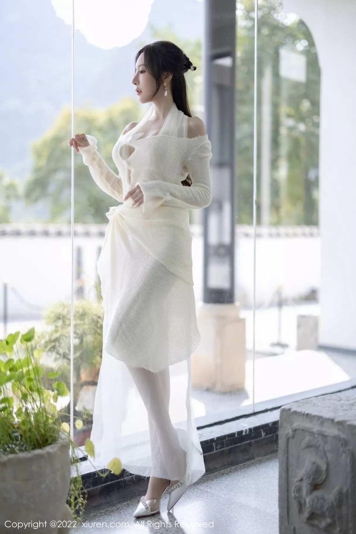 秀人集.com_[XiuRen秀人网]No.5846_女神王馨瑶yanni性感白色连衣裙配超薄肉丝秀翘臀美腿诱惑写真87P