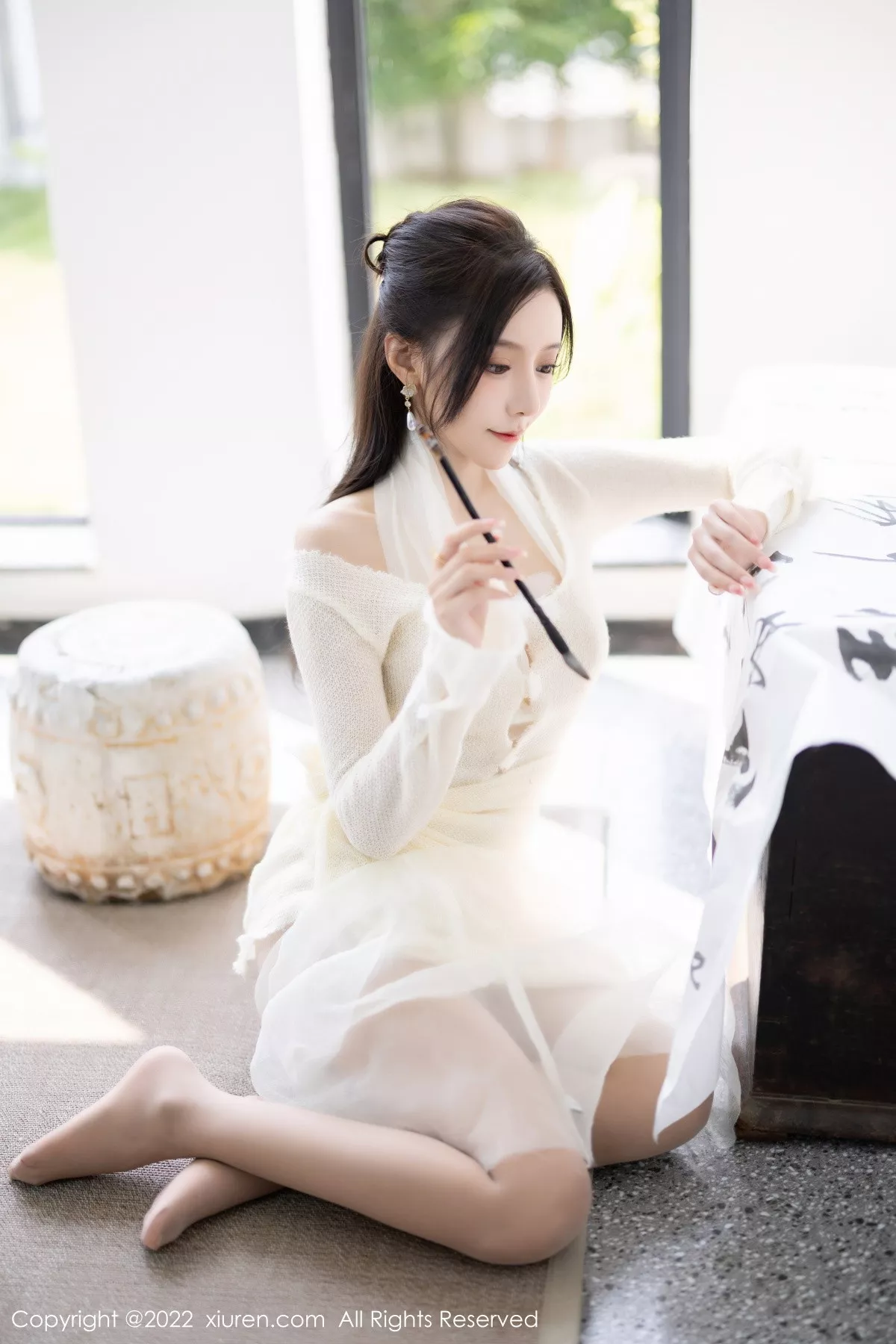 秀人集.com_[XiuRen秀人网]No.5846_女神王馨瑶yanni性感白色连衣裙配超薄肉丝秀翘臀美腿诱惑写真87P