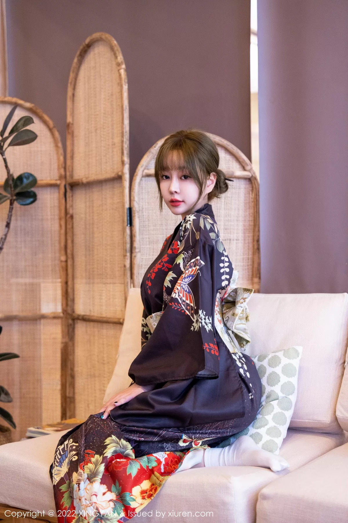 秀人集.com_[XINGYAN星颜社]VOL.154_女神王雨纯脱深色日式和服露性感白色内衣配超薄肉丝诱惑写真82P