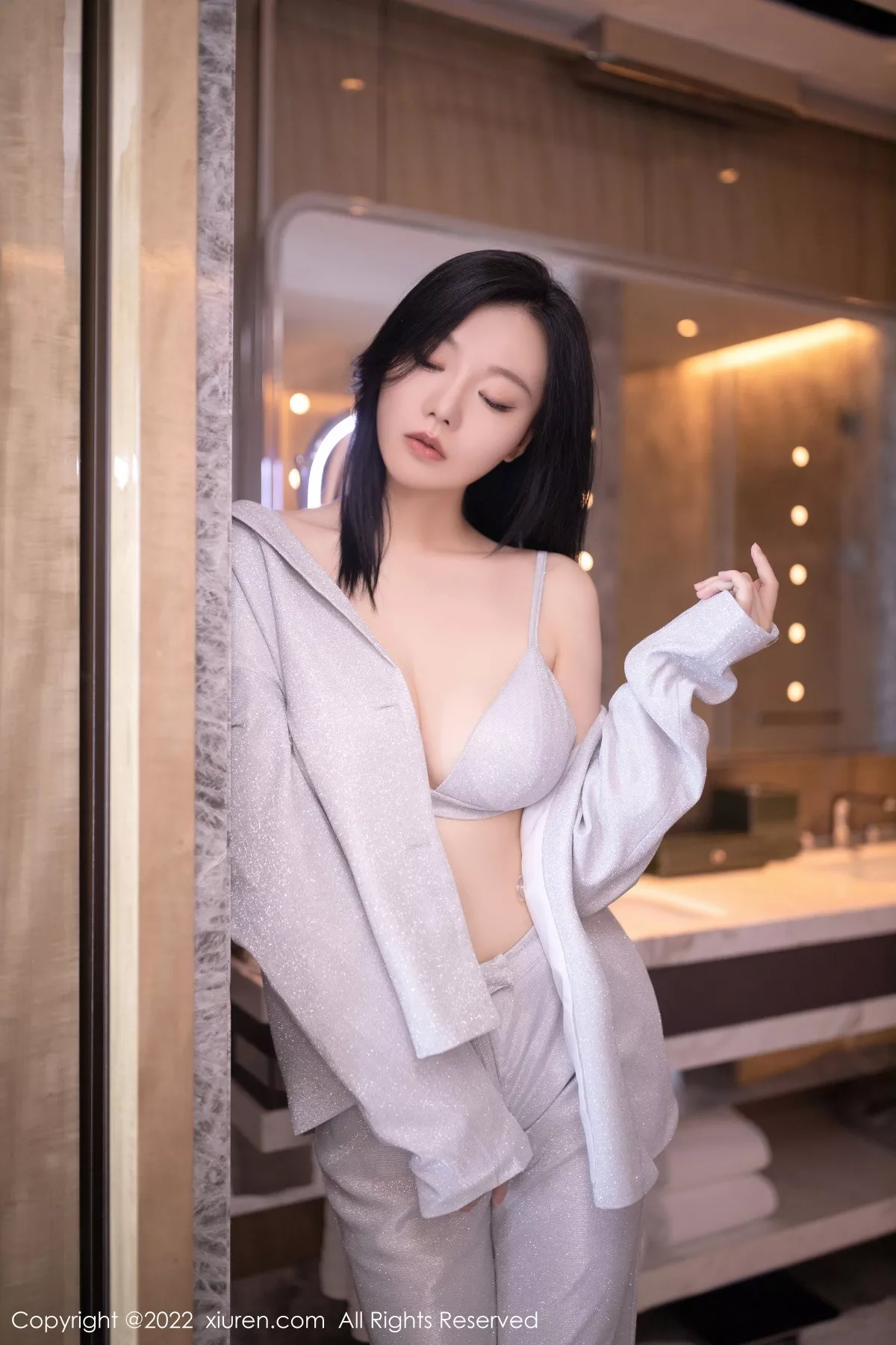 秀人集.com_[XiuRen秀人网]No.5859_模特安然anran脱银色西服露性感银色内衣秀完美身材诱惑写真76P