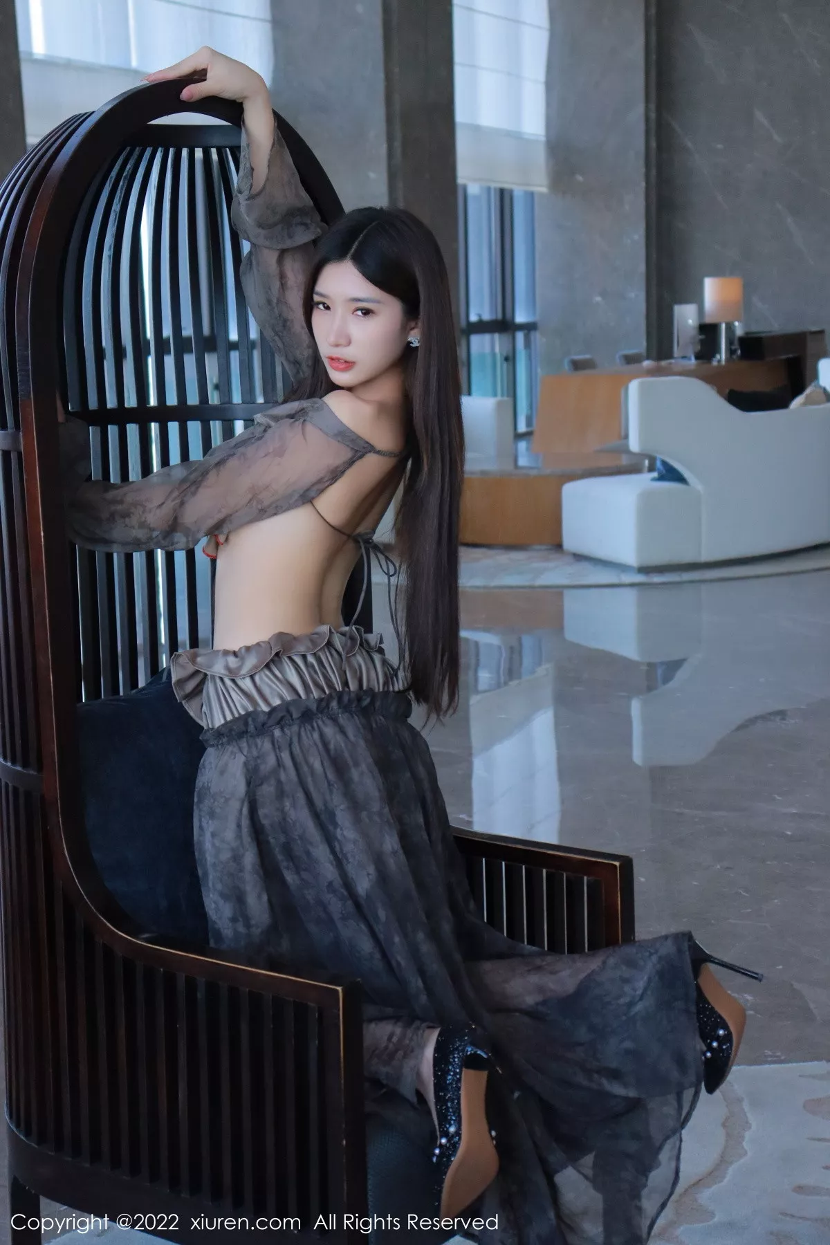 秀人集.com_[XiuRen秀人网]No.5857_模特hebe韩心雨暗灰色上衣配性感长裙露丁字裤秀翘臀诱惑写真50P