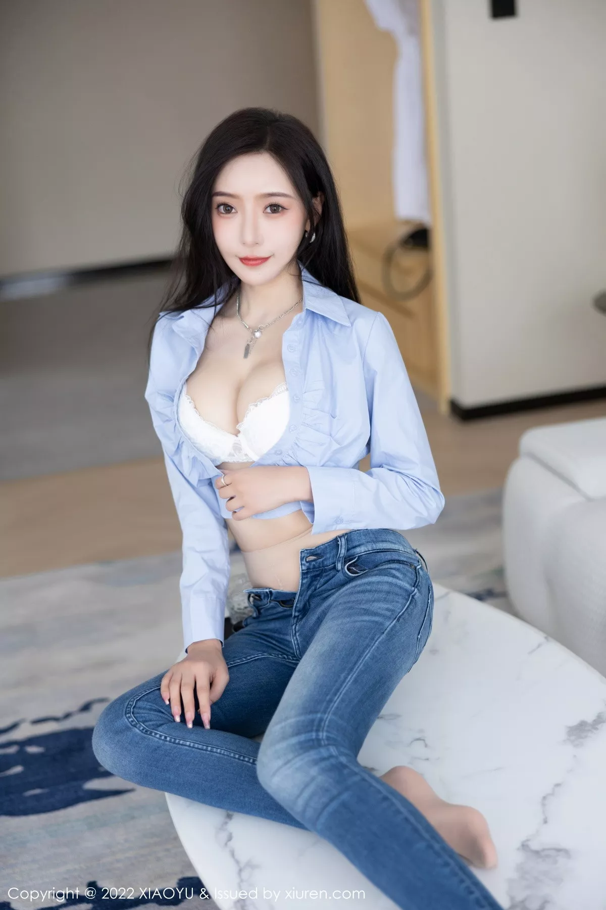 秀人集.com_[XiaoYu画语界]Vol.904_女神王馨瑶yanni杭州旅拍浅蓝T恤配牛仔裤露白色内衣诱惑写真88P