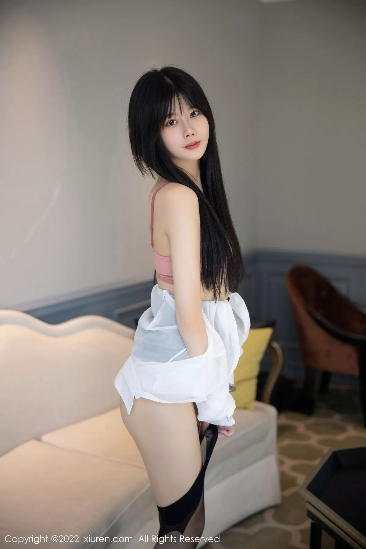 秀人集.com_[XiuRen秀人网]No.5861_模特77qiqi白色轻透衣配黑短裙露粉红蕾丝内衣超薄黑丝诱惑写真79P