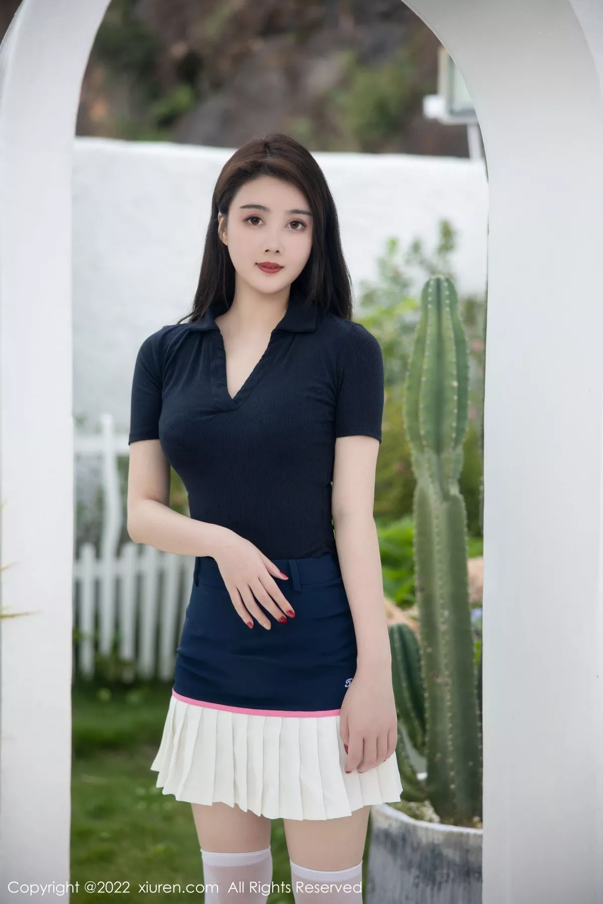 秀人集.com_[XiuRen秀人网]No.5870_模特Summer宝宝深色上衣配白短裙露性感粉色蕾丝内衣诱惑写真54P