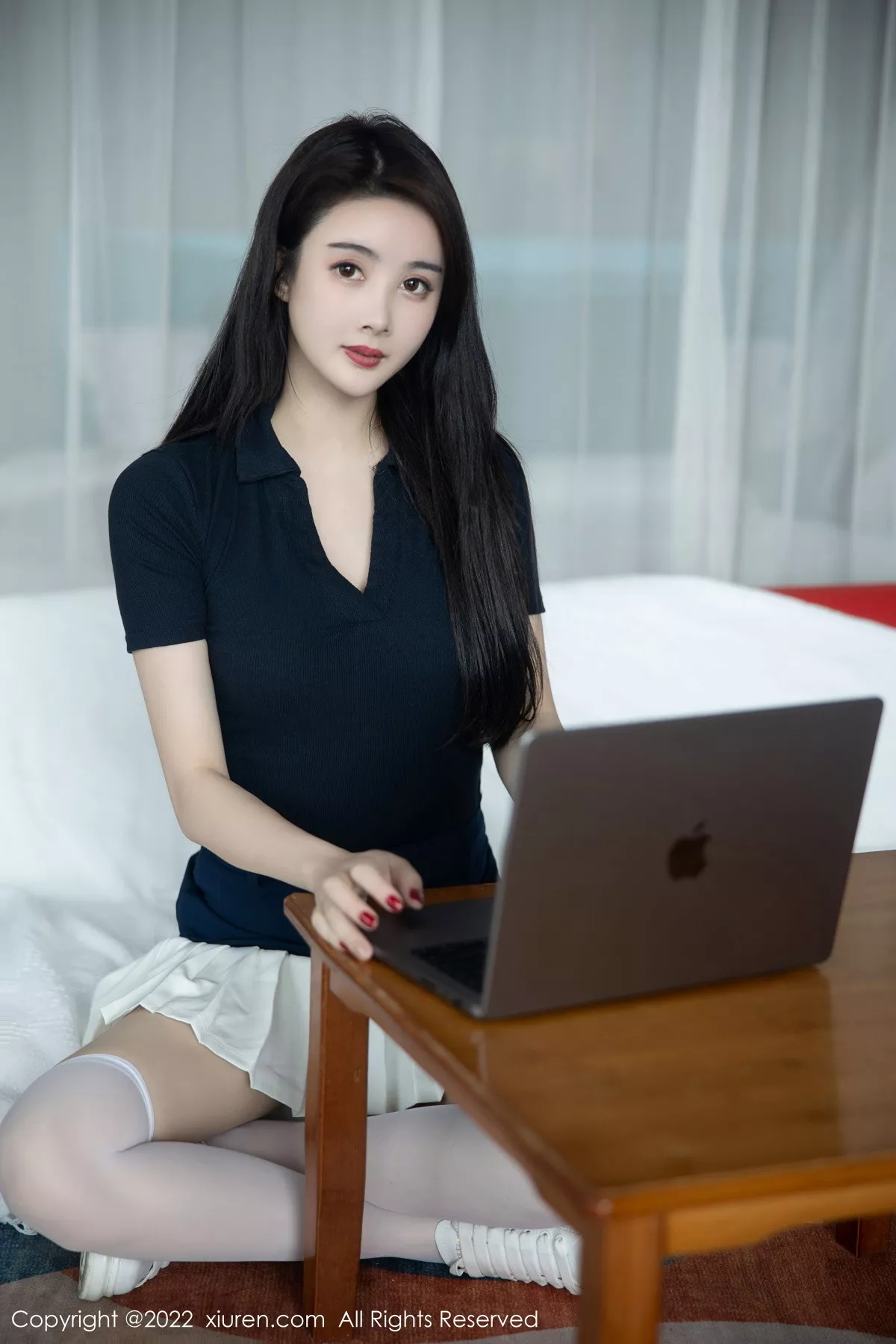 秀人集.com_[XiuRen秀人网]No.5870_模特Summer宝宝深色上衣配白短裙露性感粉色蕾丝内衣诱惑写真54P