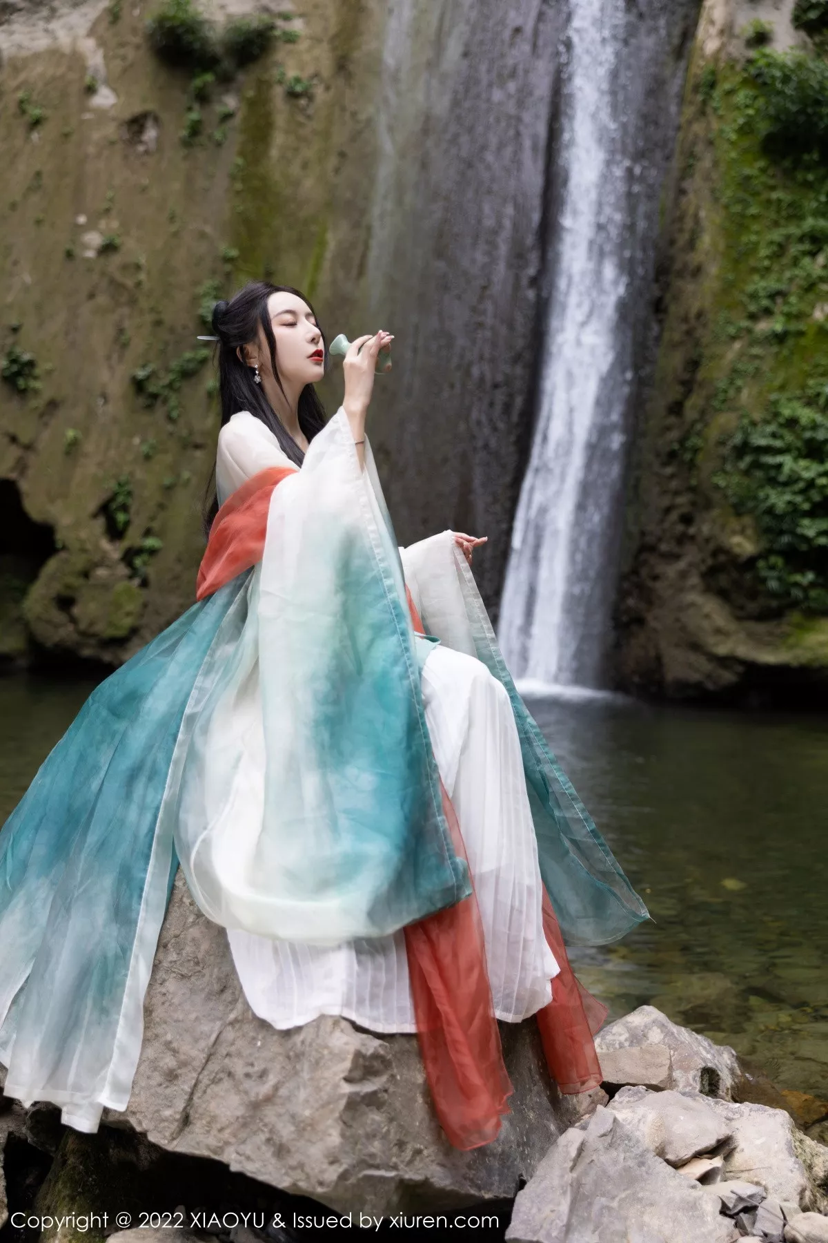 秀人集.com_[XiaoYu画语界]Vol.889_女神王馨瑶yanni杭州旅拍户外场景性感浅色古装服迷人诱惑写真92P