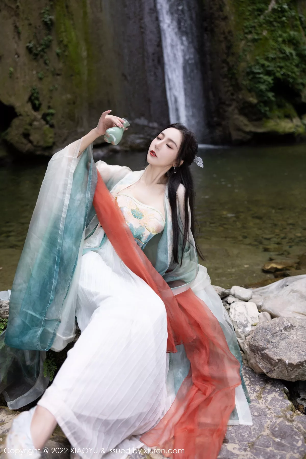 秀人集.com_[XiaoYu画语界]Vol.889_女神王馨瑶yanni杭州旅拍户外场景性感浅色古装服迷人诱惑写真92P