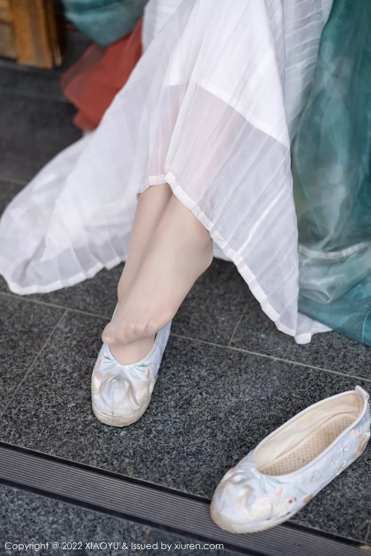 秀人集.com_[XiaoYu画语界]Vol.889_女神王馨瑶yanni杭州旅拍户外场景性感浅色古装服迷人诱惑写真92P