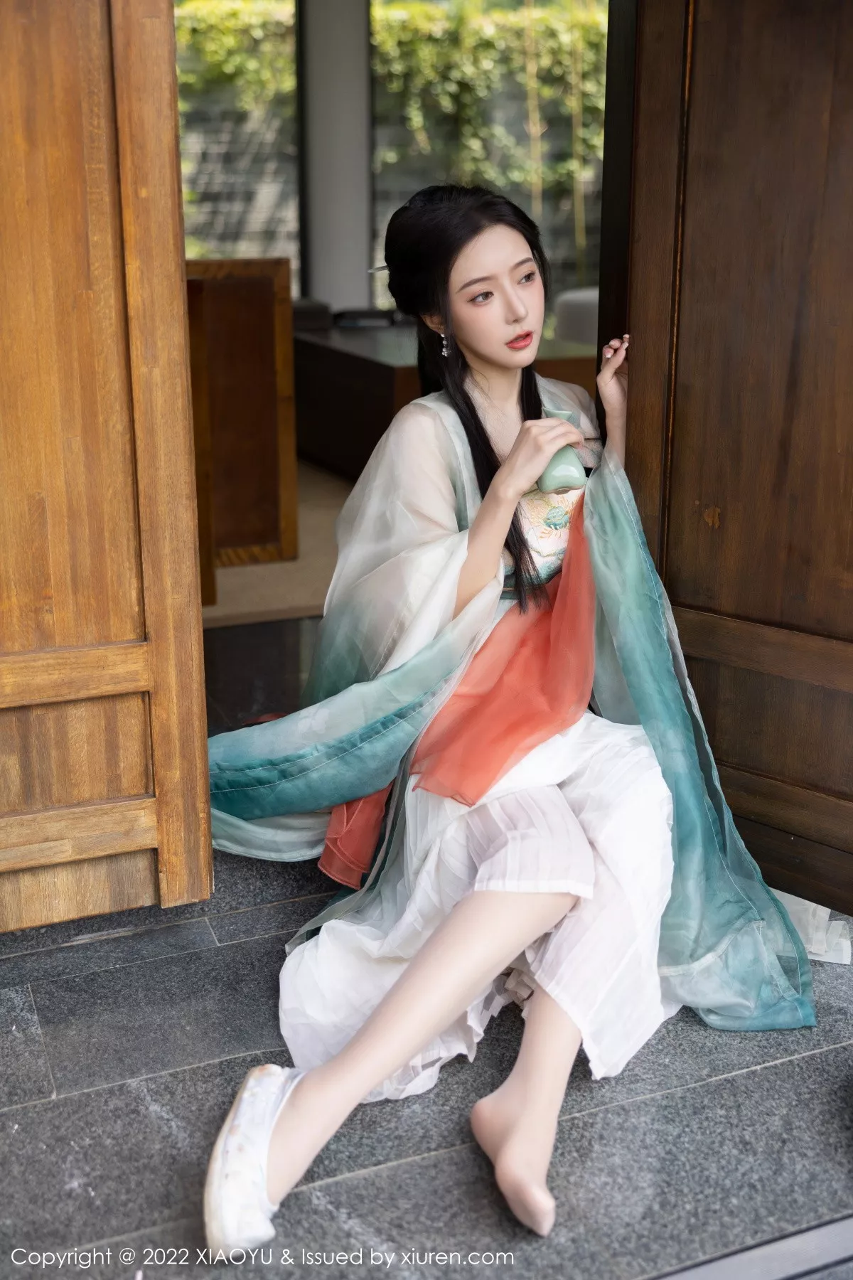 秀人集.com_[XiaoYu画语界]Vol.889_女神王馨瑶yanni杭州旅拍户外场景性感浅色古装服迷人诱惑写真92P