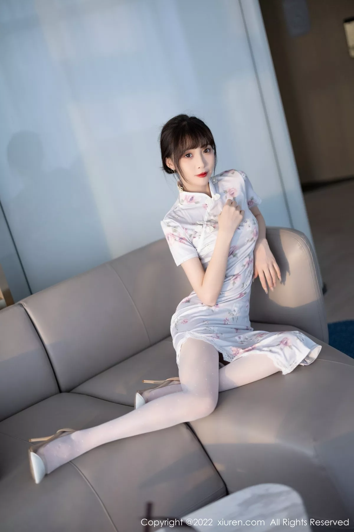 秀人集.com_[XiuRen秀人网]No.5757_模特林星阑白色图案旗袍露浅色蕾丝内衣配白丝袜甜美迷人写真90P