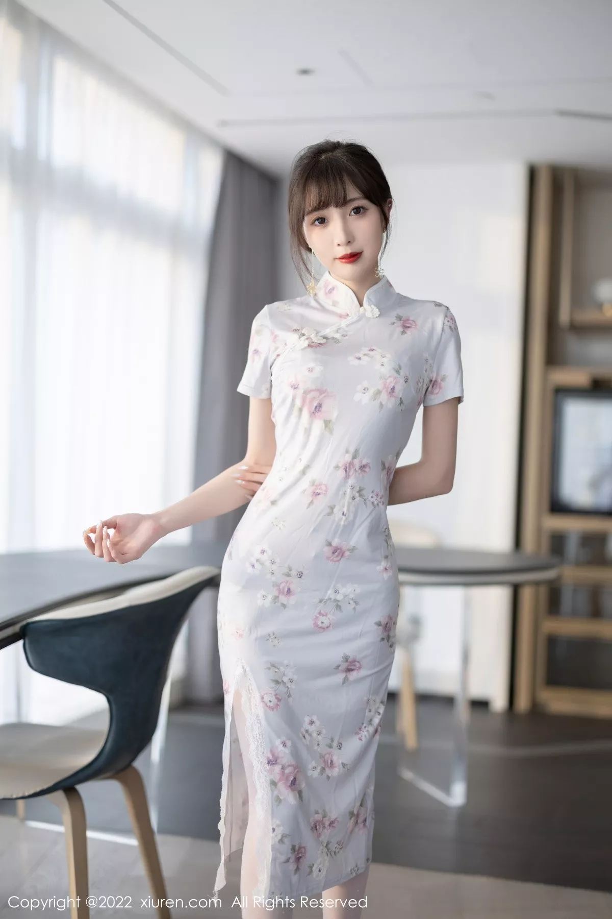 秀人集.com_[XiuRen秀人网]No.5757_模特林星阑白色图案旗袍露浅色蕾丝内衣配白丝袜甜美迷人写真90P