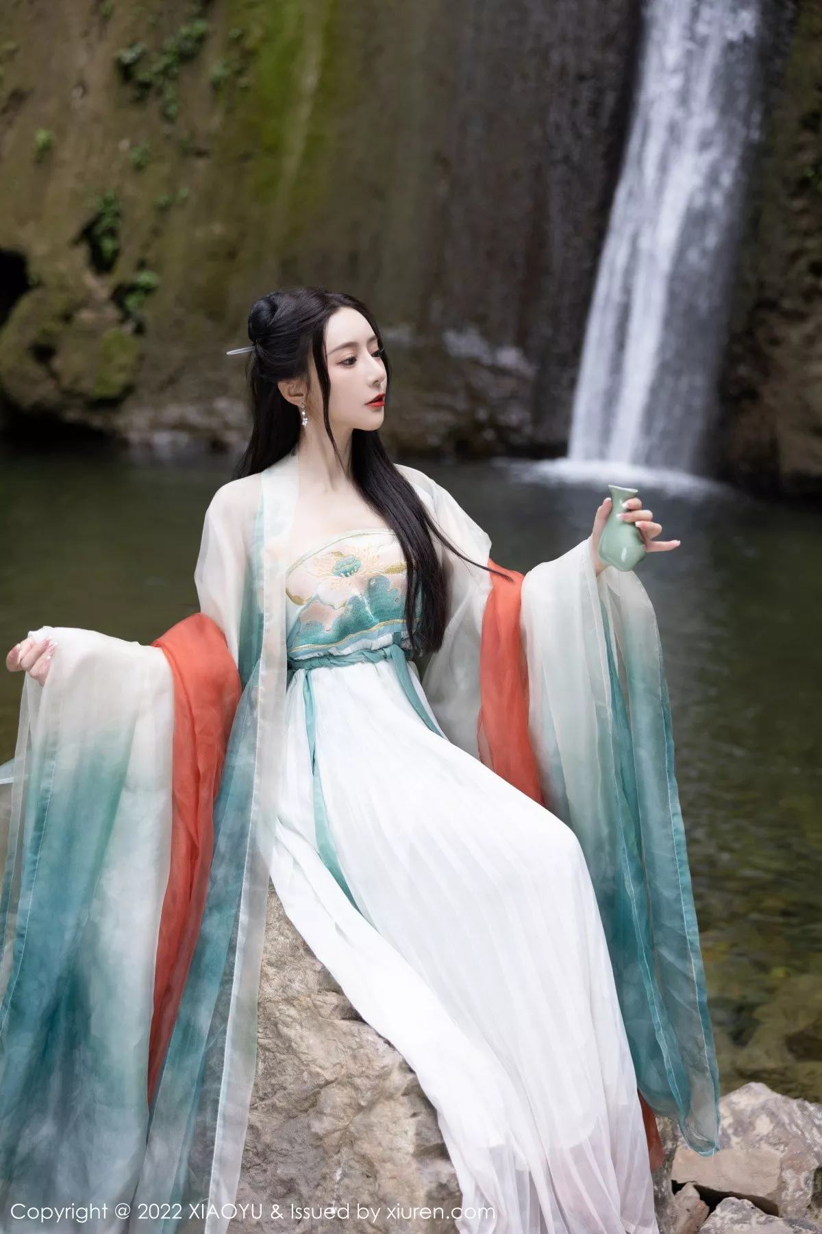 秀人集.com_[XiaoYu画语界]Vol.889_女神王馨瑶yanni杭州旅拍户外场景性感浅色古装服迷人诱惑写真92P