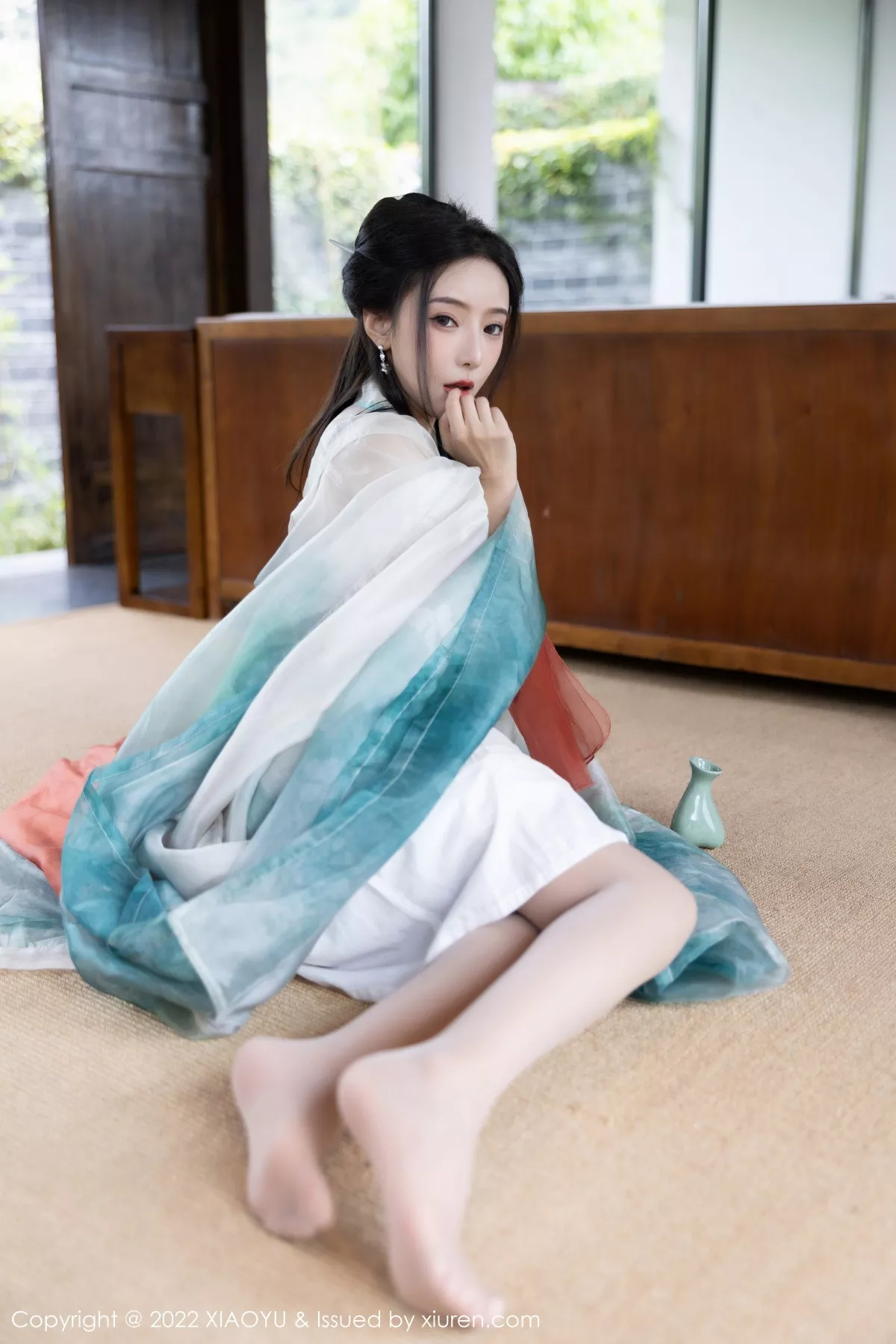 秀人集.com_[XiaoYu画语界]Vol.889_女神王馨瑶yanni杭州旅拍户外场景性感浅色古装服迷人诱惑写真92P