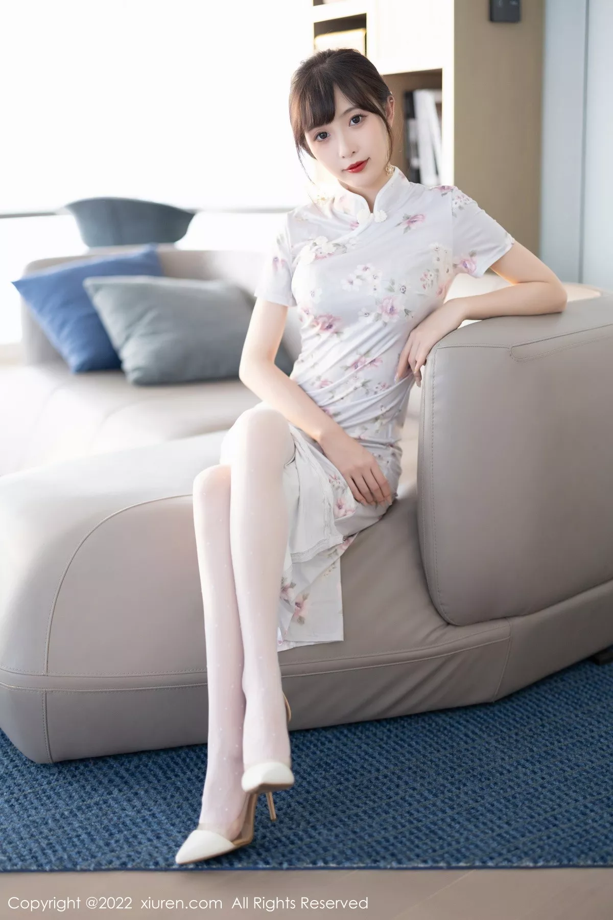 秀人集.com_[XiuRen秀人网]No.5757_模特林星阑白色图案旗袍露浅色蕾丝内衣配白丝袜甜美迷人写真90P