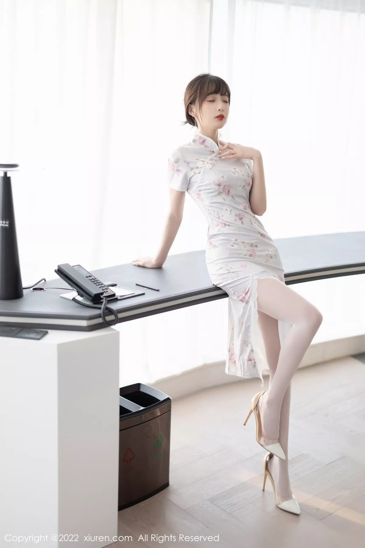 秀人集.com_[XiuRen秀人网]No.5757_模特林星阑白色图案旗袍露浅色蕾丝内衣配白丝袜甜美迷人写真90P